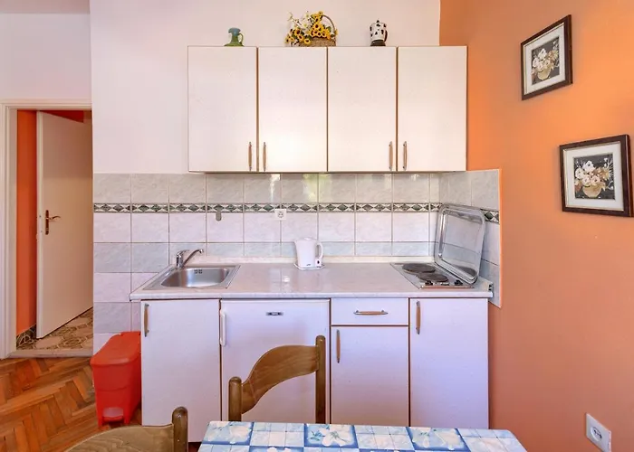 8726b Stari Grad (Hvar)