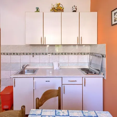 8726b Stari Grad (Hvar)